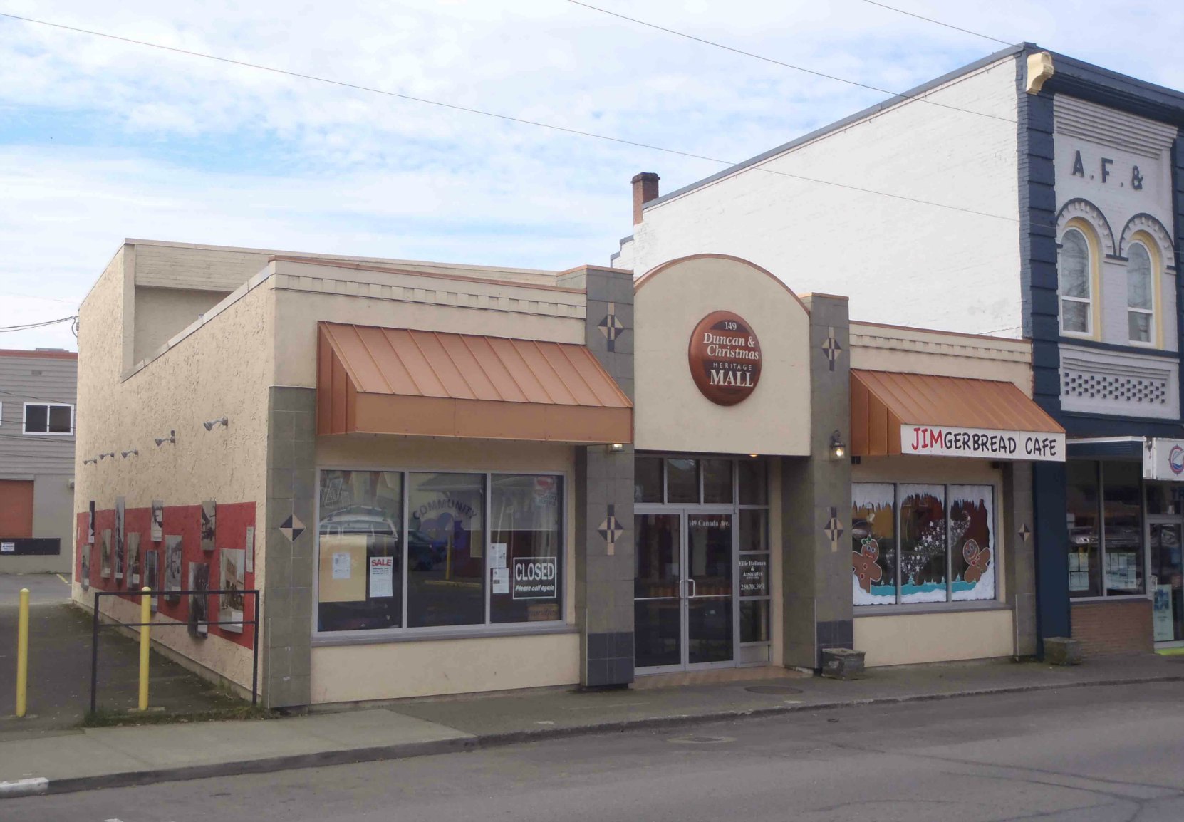 Duncan & Christmas Heritage Mall, 149 Canada Ave., Duncan